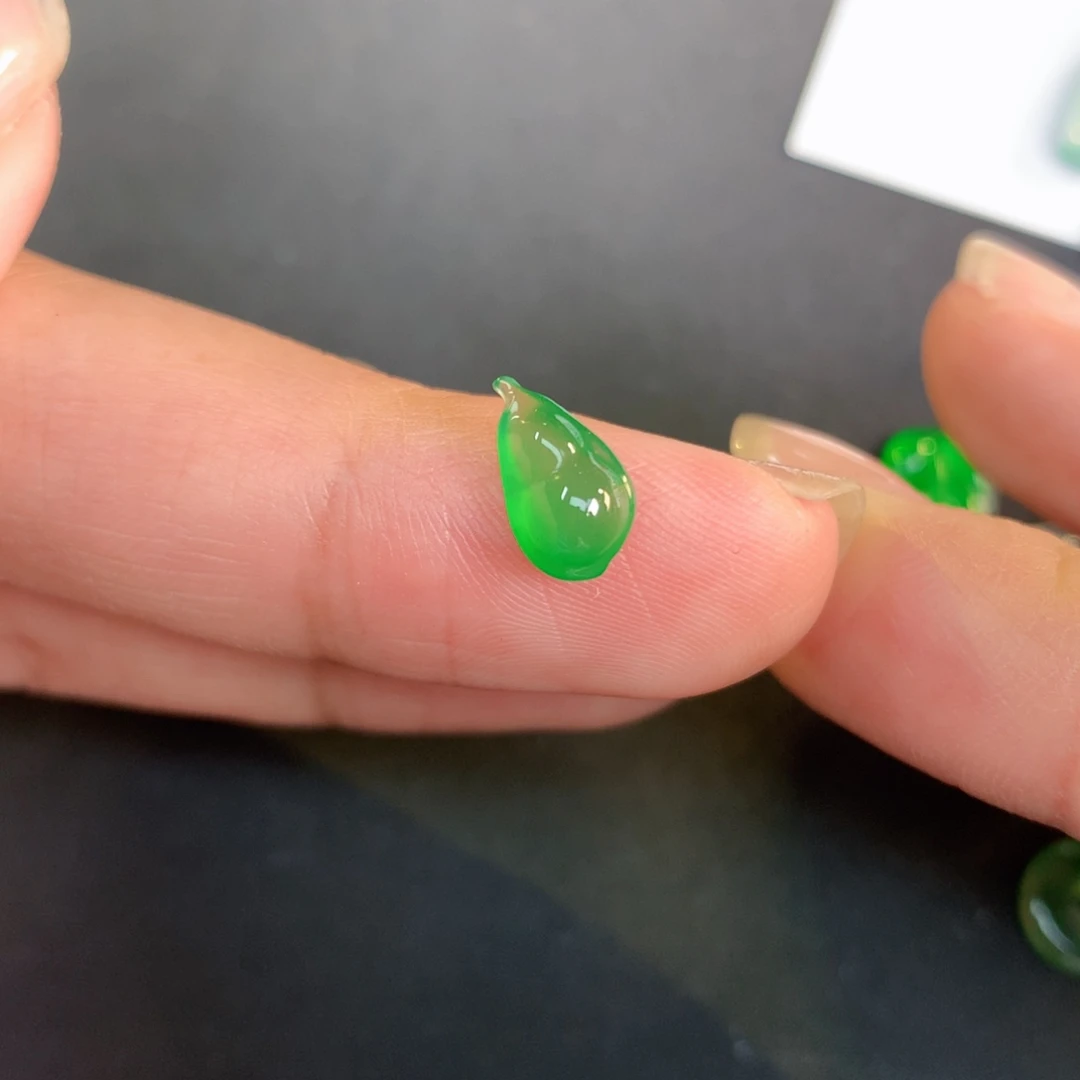 翡翠裸石10.08-5.84-3.85