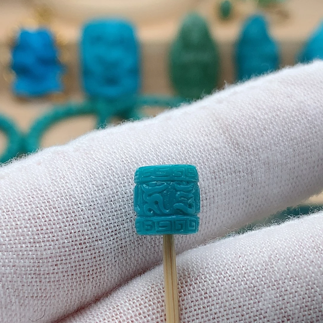 绿松石未镶嵌颈饰