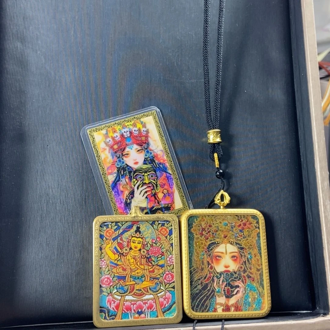 吊坠美丽的唐卡在这里结缘