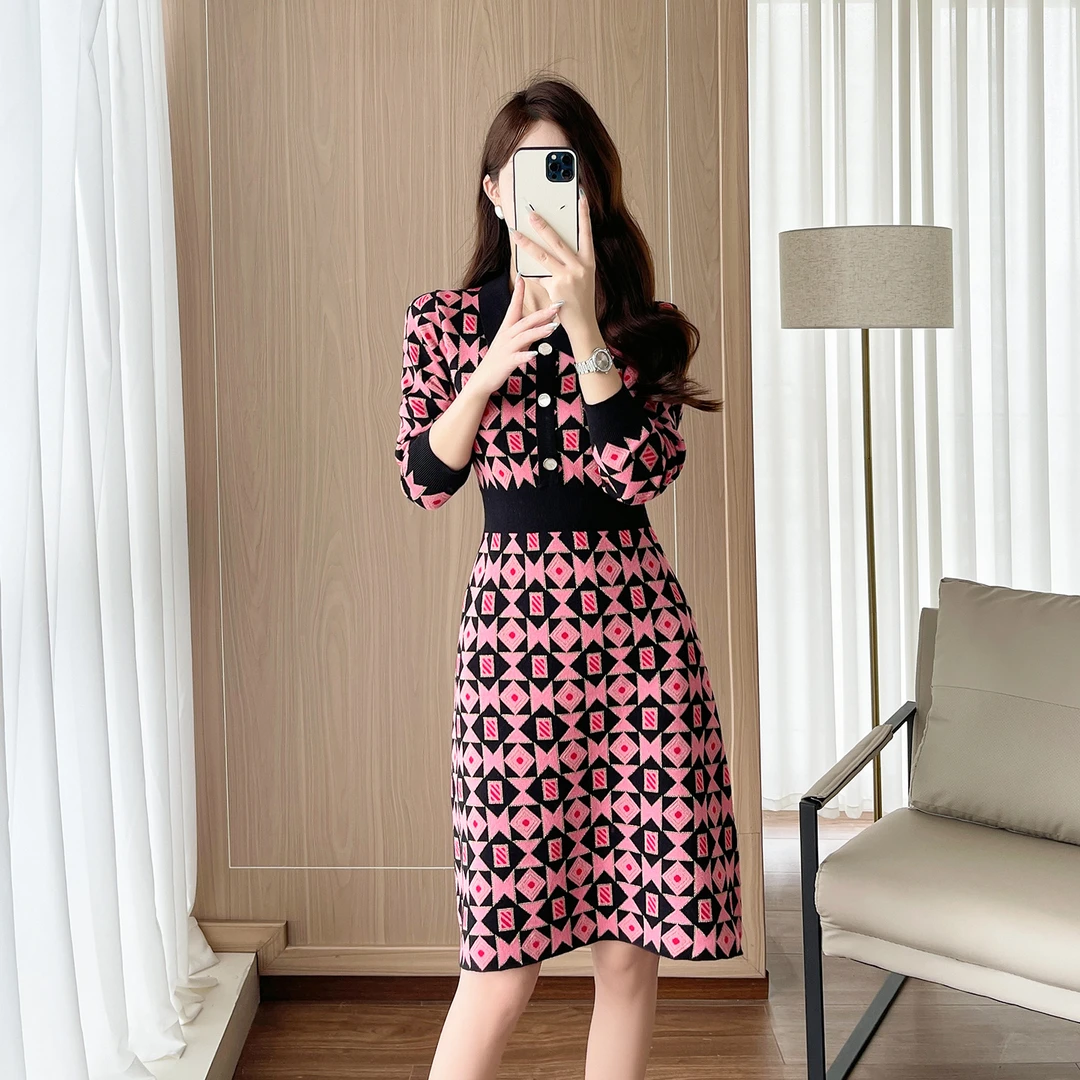 秋季连衣裙2025新款几何图案翻领显瘦小香风女装A字针织裙子秋冬