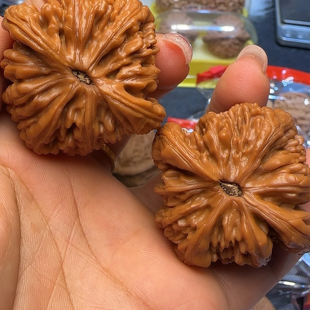 一***包文玩核桃吊坠45虎头王