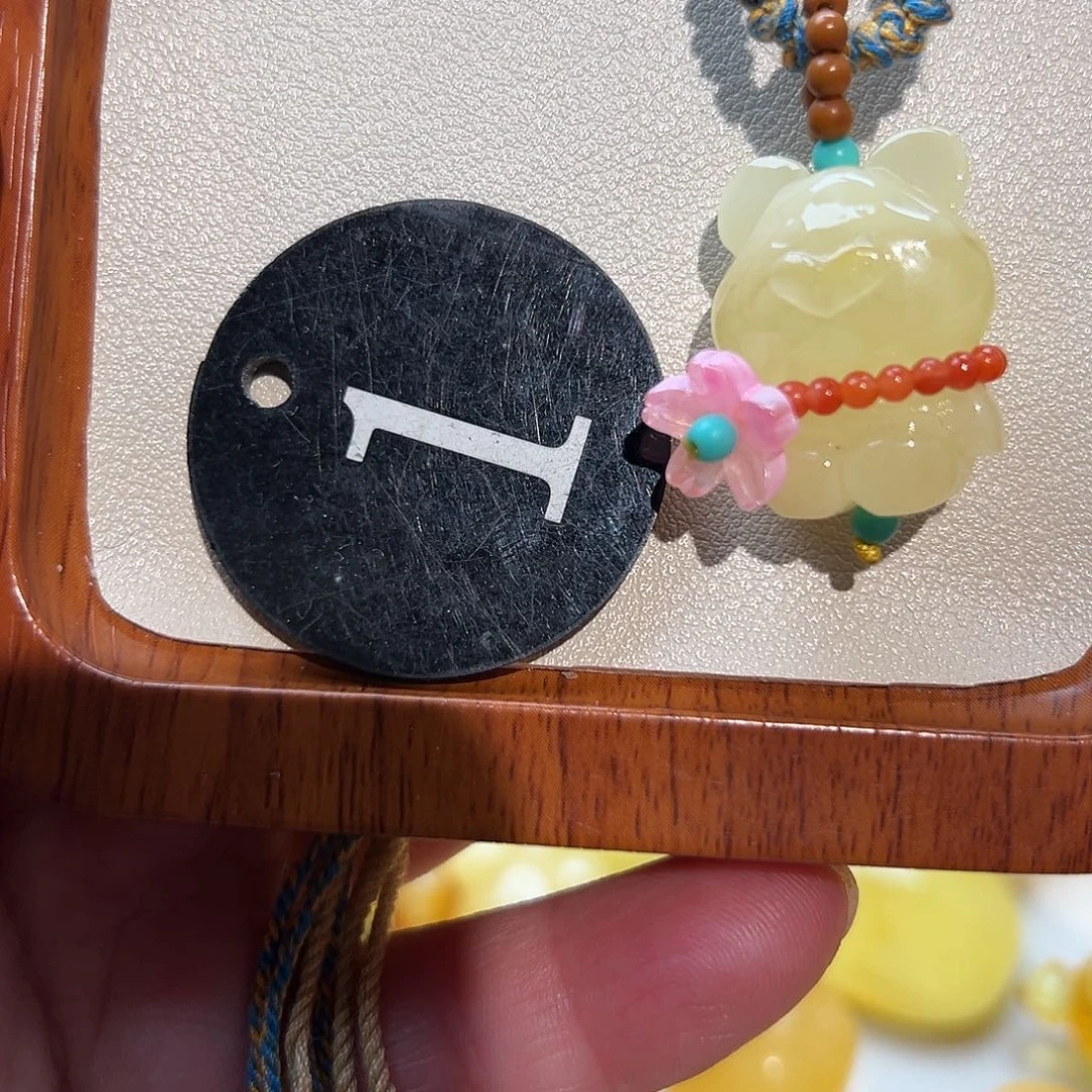 琥珀未镶嵌颈饰吊坠