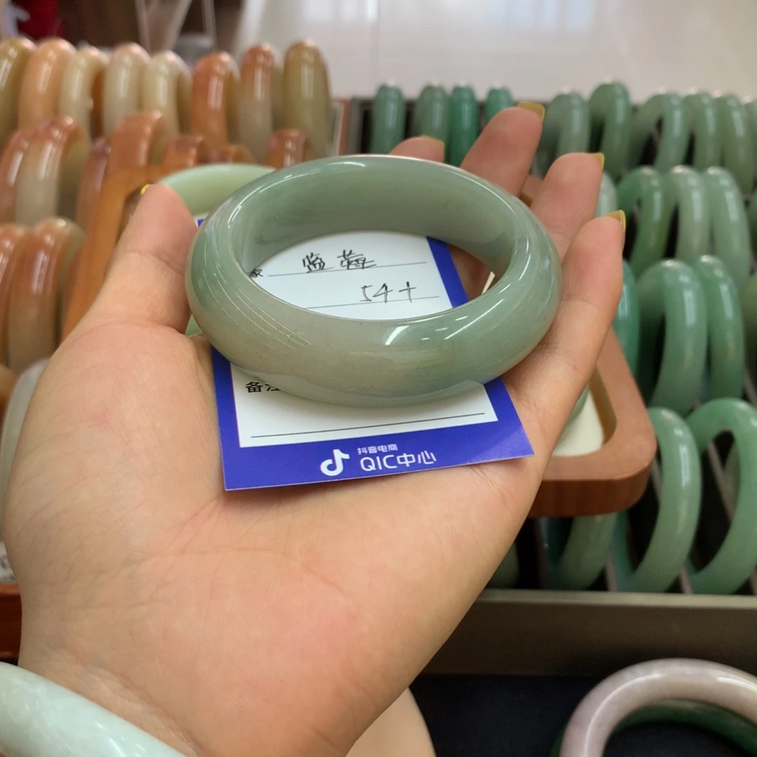 ****.石英岩玉手镯未镶嵌