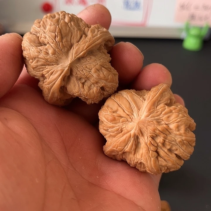 文玩核桃把件将军膀异形