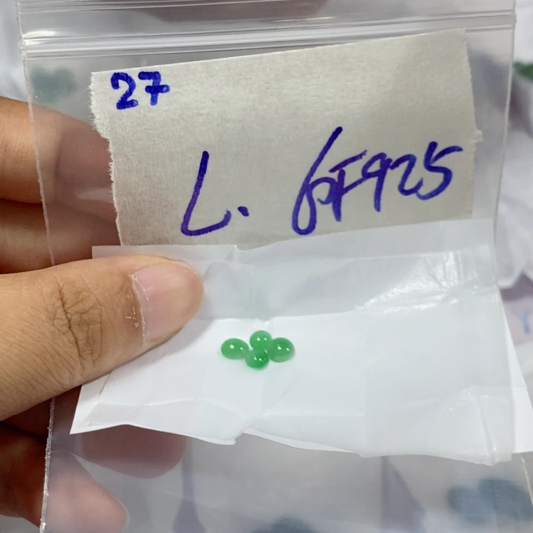 L***、定制翡翠未镶嵌我