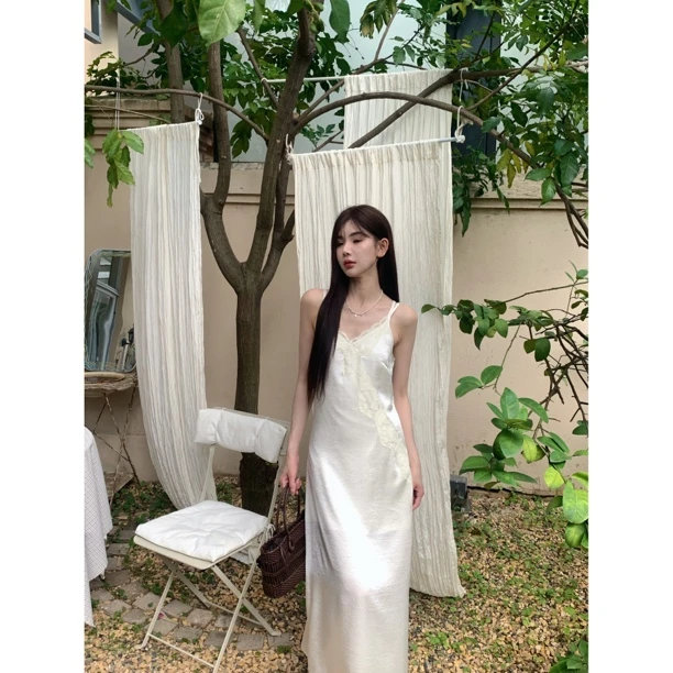 【月下白茶】26615 夏季新款法式浪漫蕾丝光泽感缎面吊带连衣裙