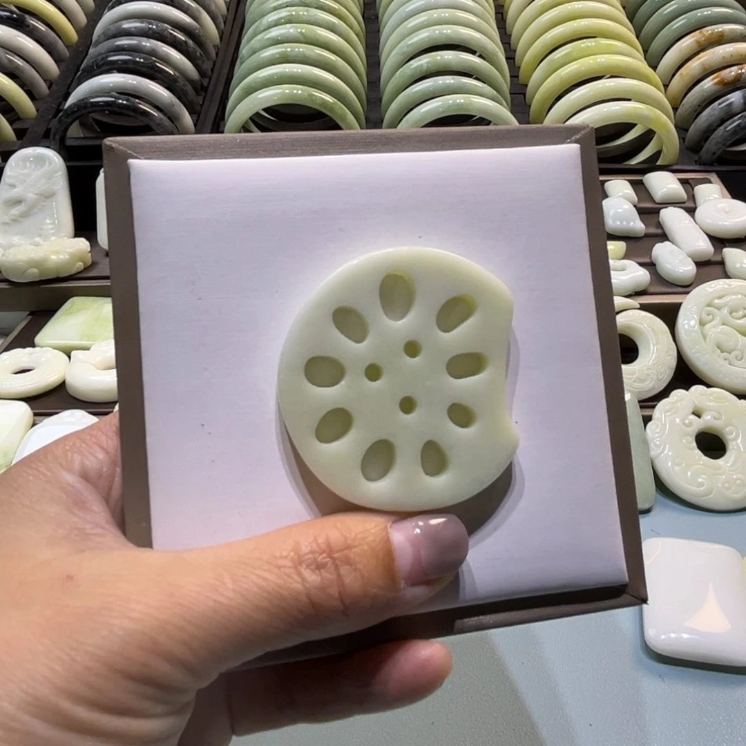 蓝田玉（蛇纹石化大理石玉）未镶嵌颈饰