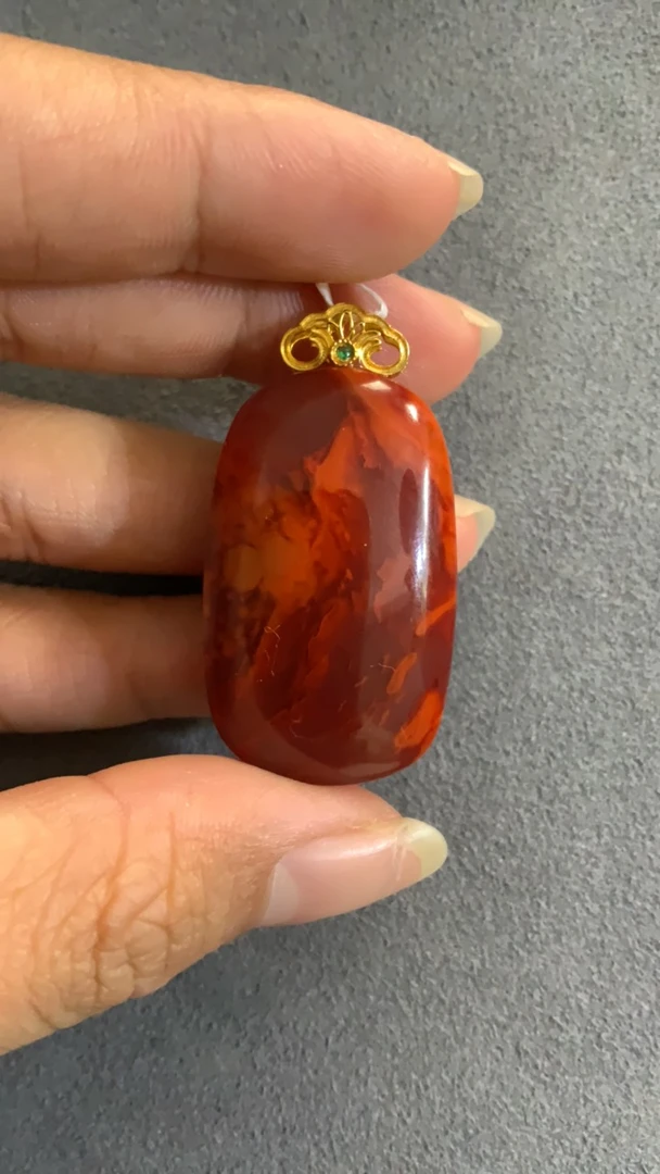 南红吊坠18K金镶嵌