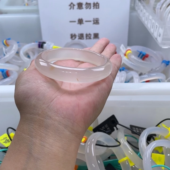 手镯玛瑙/玉髓未镶嵌