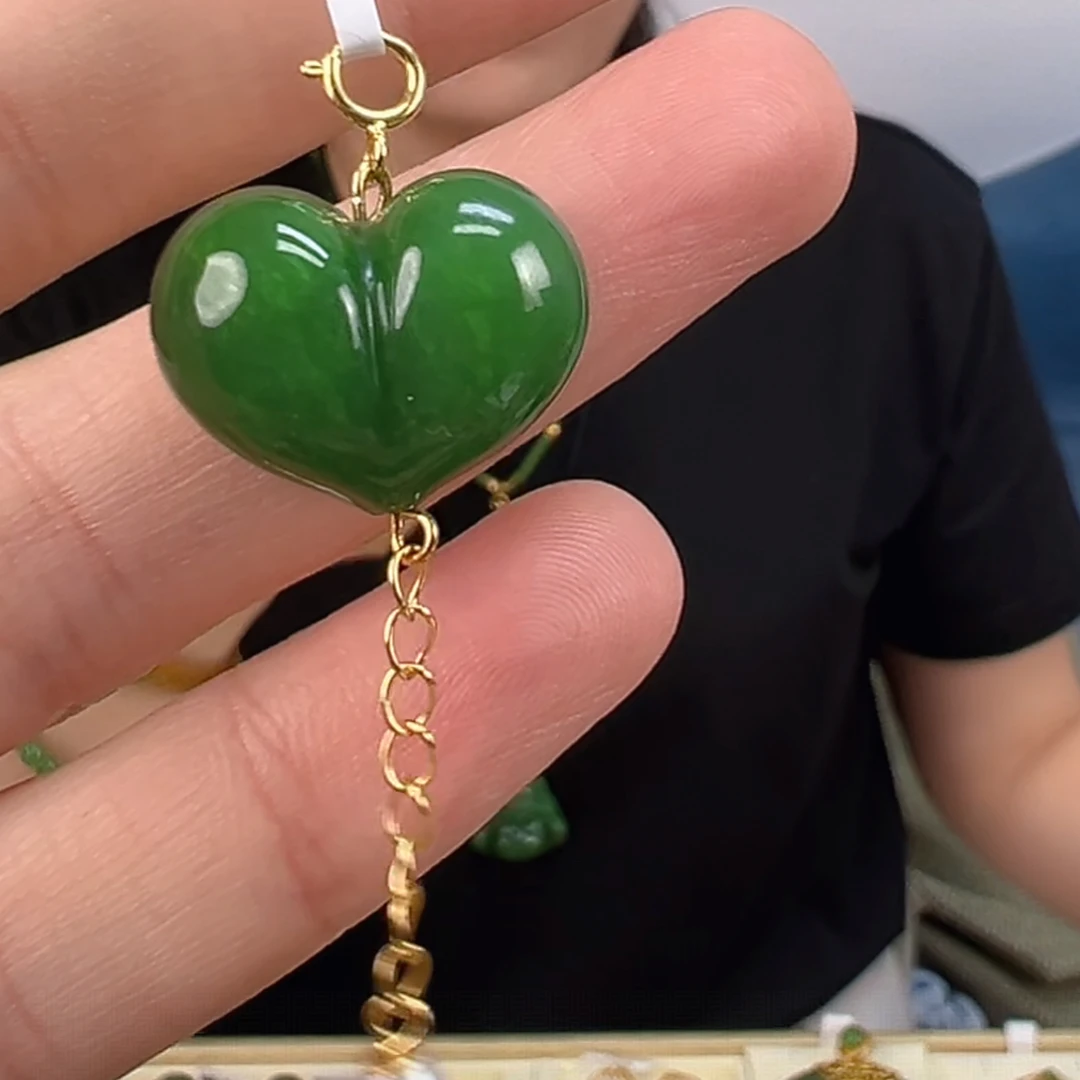S925银保真碧玉屁屁桃吊坠和田玉爱心饱满锁骨链可爱万能扣发一件