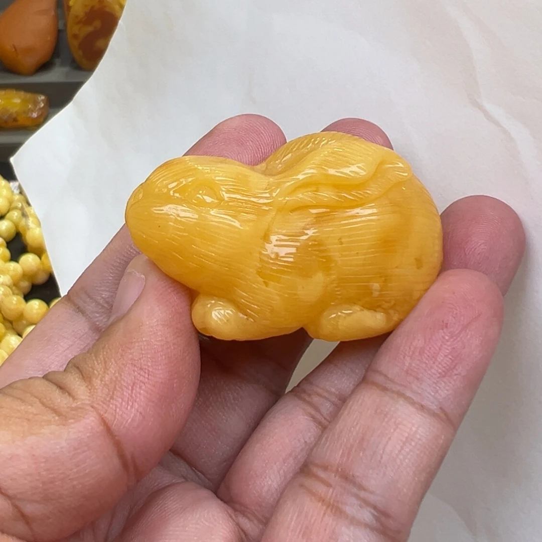 蜜蜡未镶嵌珠宝奇石21.23克