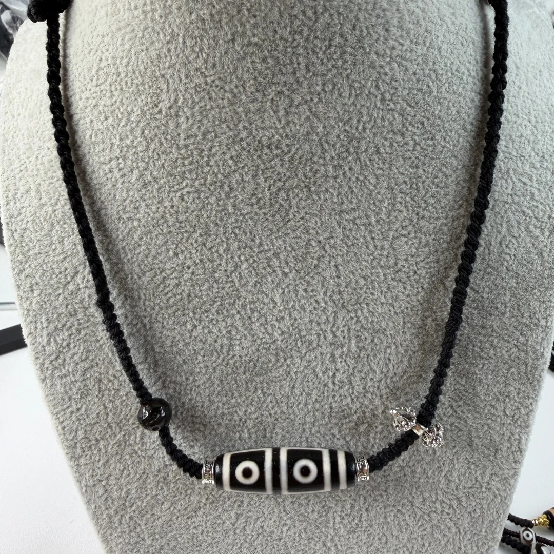 天然玛瑙黑白钙化地门四眼颈链