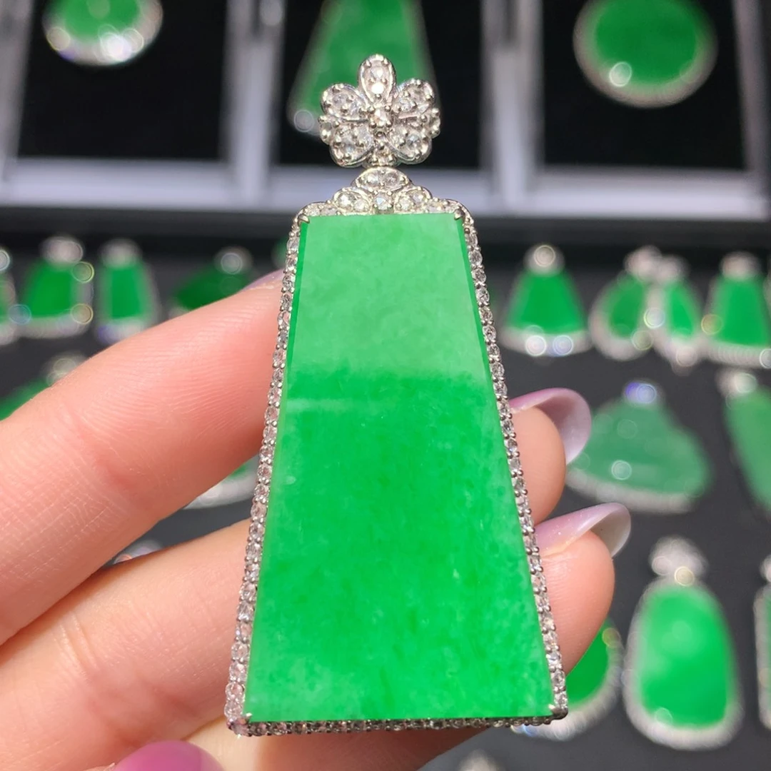 翡翠颈饰18K金镶嵌翡翠