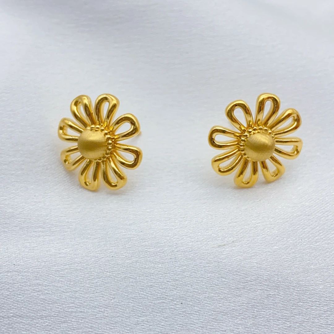 老庙黄金 2足金 精工5D工艺 时尚镂空花瓣 直针耳钉 3.57克