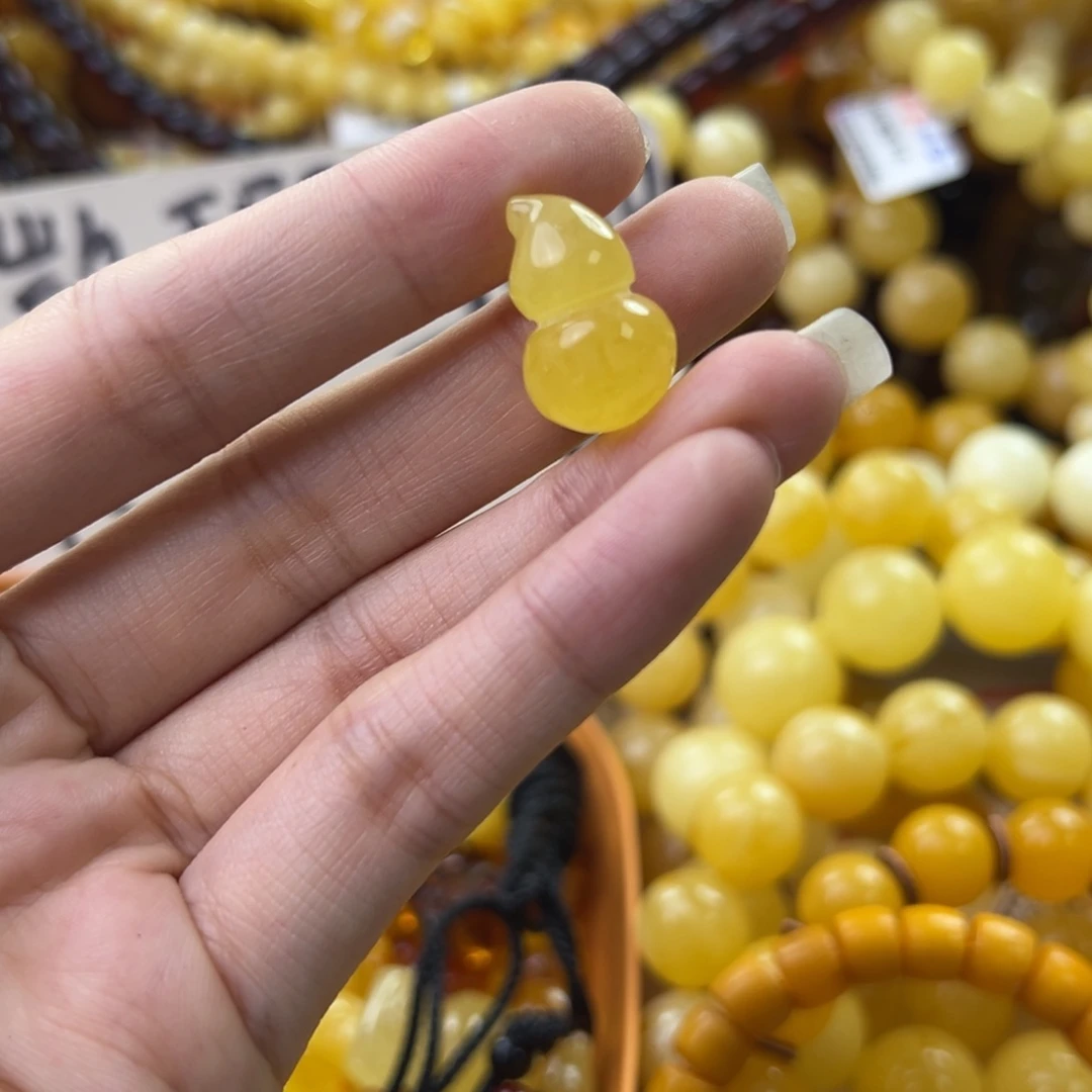 琥珀珠宝奇石未镶嵌