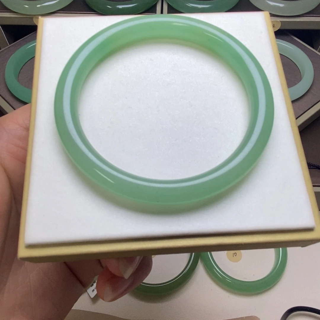 东陵石未镶嵌手镯