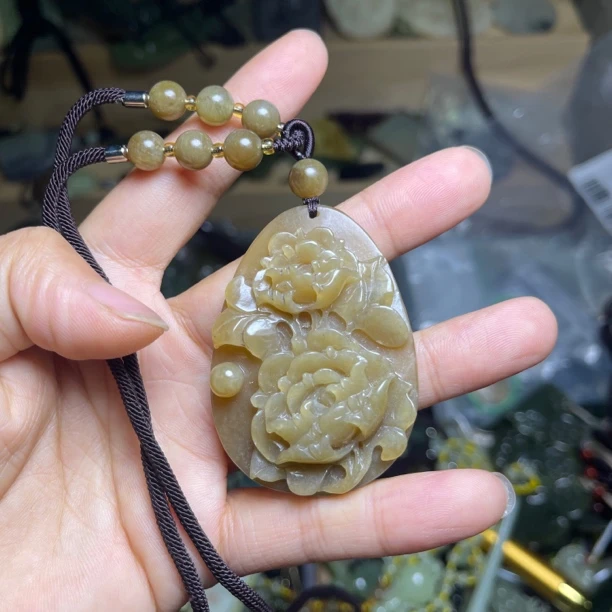 天然和田玉牡丹花花开富贵越戴越油润能戴一辈子的玉器