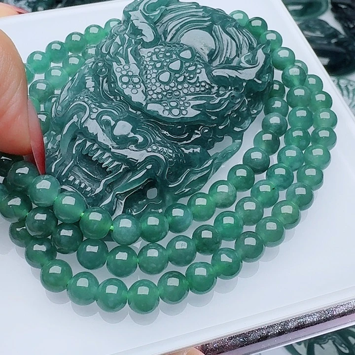 颈饰未镶嵌翡翠天然的A货翡翠多样性发其一