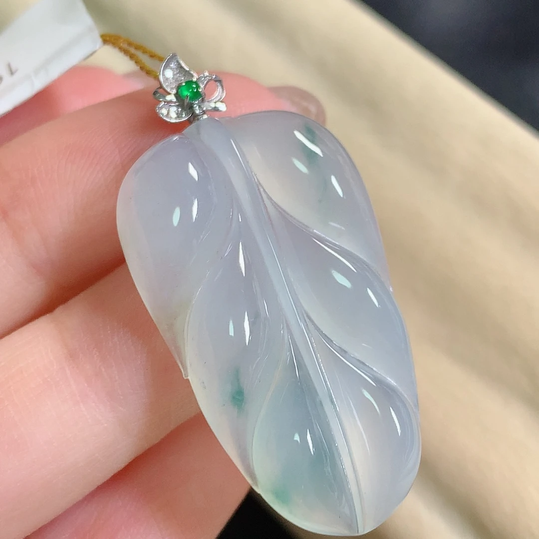 翡翠18K金镶嵌颈饰叶子