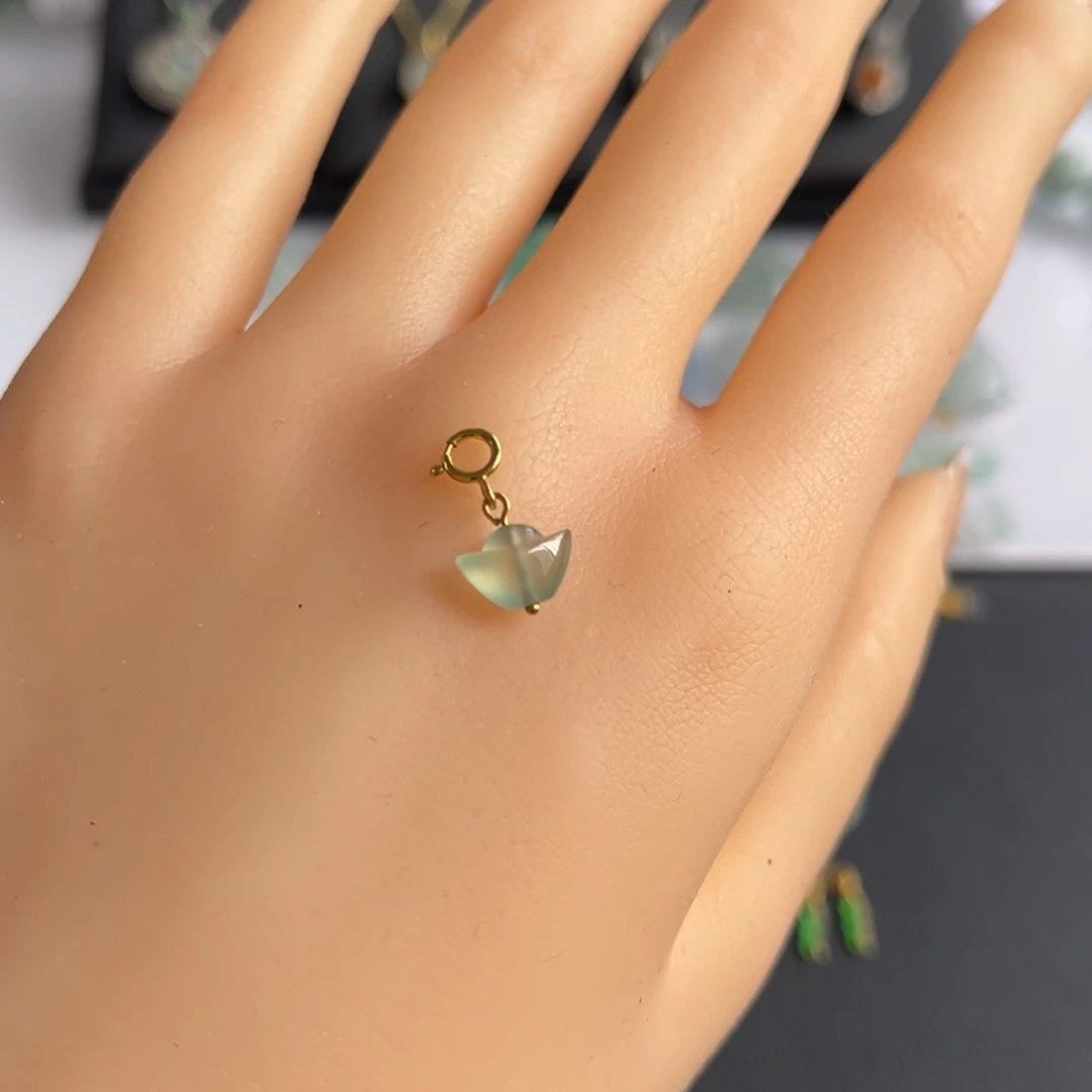 翡翠18K金镶嵌颈饰福利