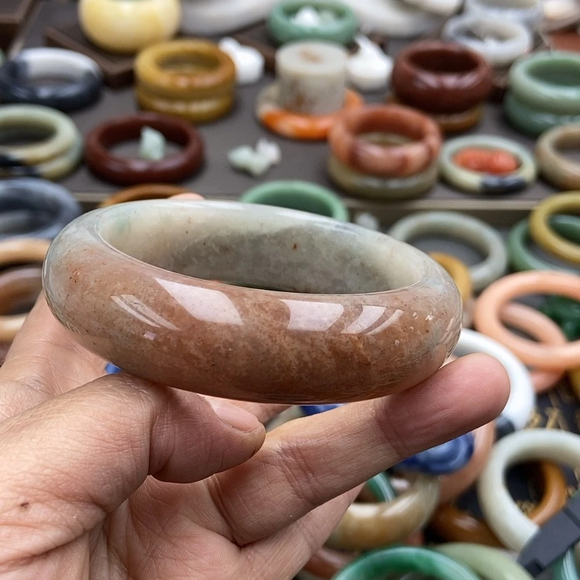 【闪购商品】石英质玉手镯60未镶嵌云*躲