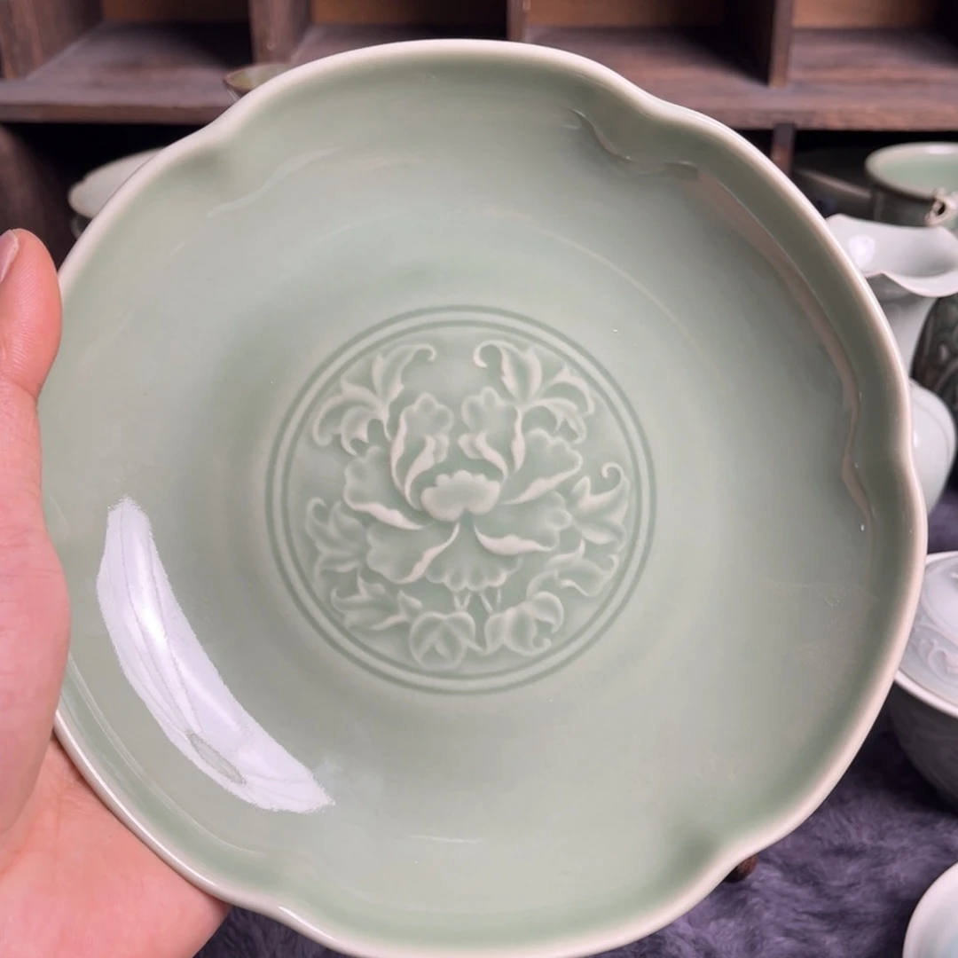 瓷微瑕 7 英寸花口盘特价