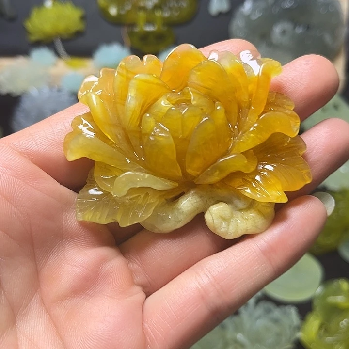 静***缘蛇纹石玉未镶嵌颈饰