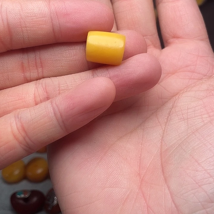 琥珀未镶嵌裸石西亚鸡油黄桶珠12.4-14.7