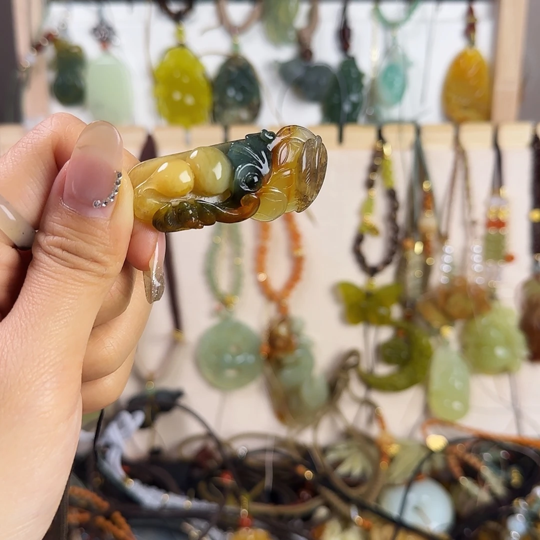 紫****蛇纹石玉未镶嵌颈饰