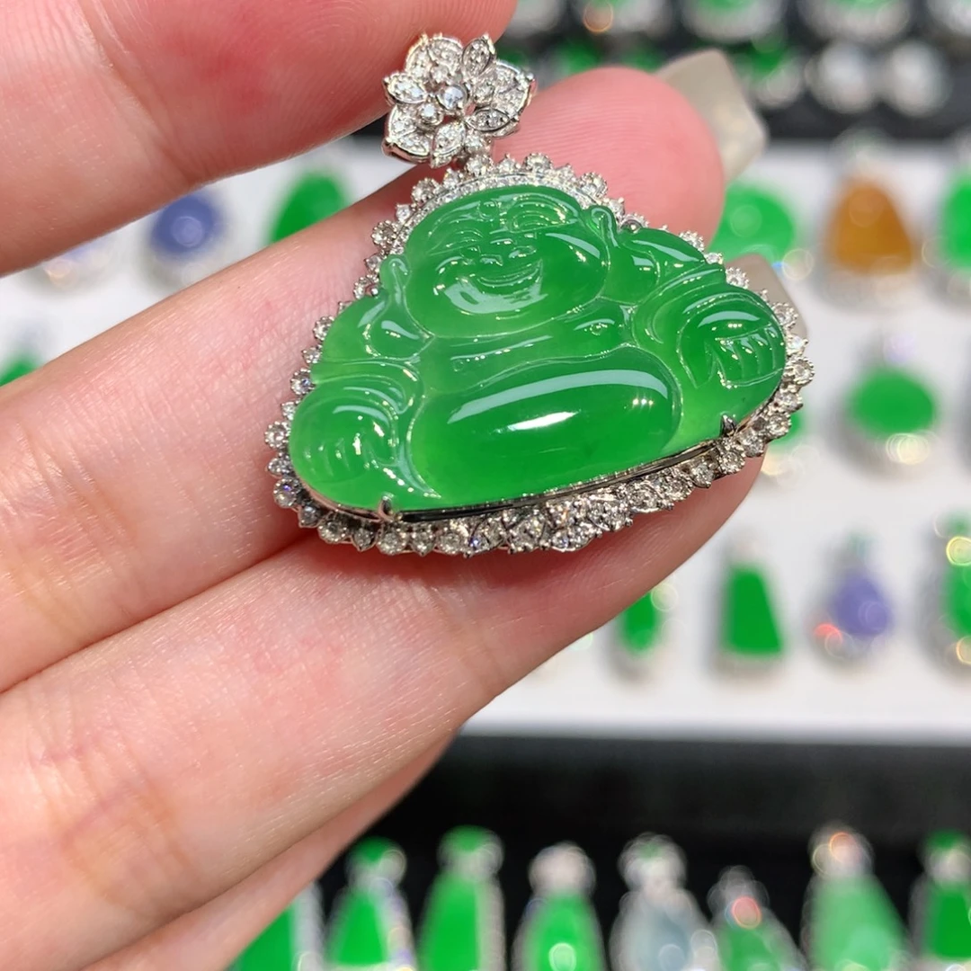 翡翠18K金镶嵌颈饰吊坠