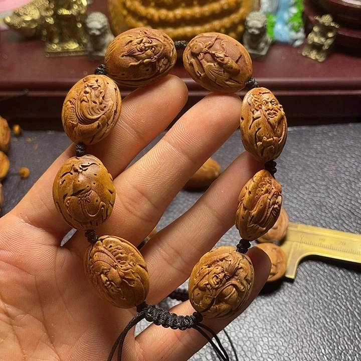 大桃核雕刻瑕疵神仙会
