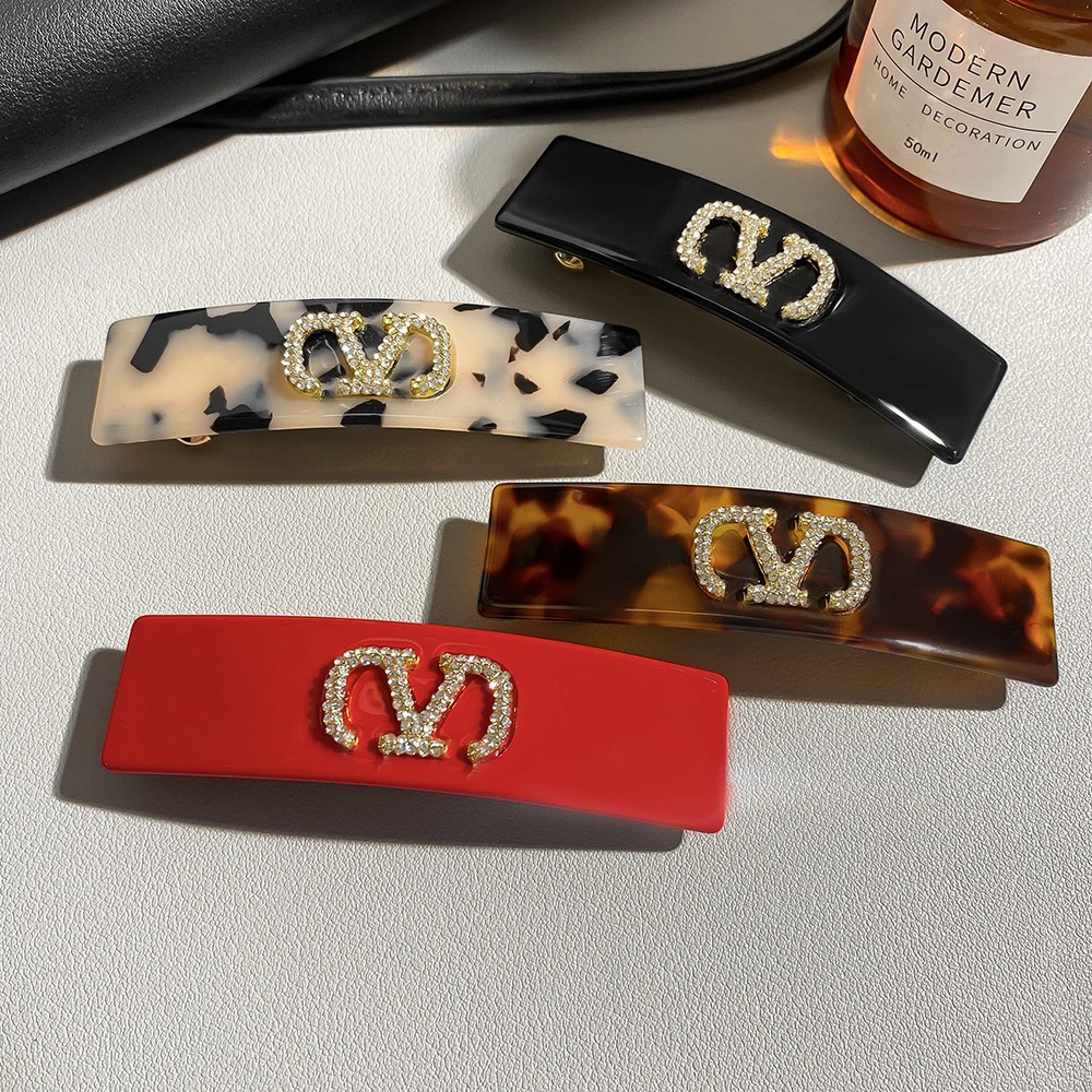 欧美时尚V家发夹女新款字母V字弹簧夹轻奢一字发夹刘海夹侧边夹饰