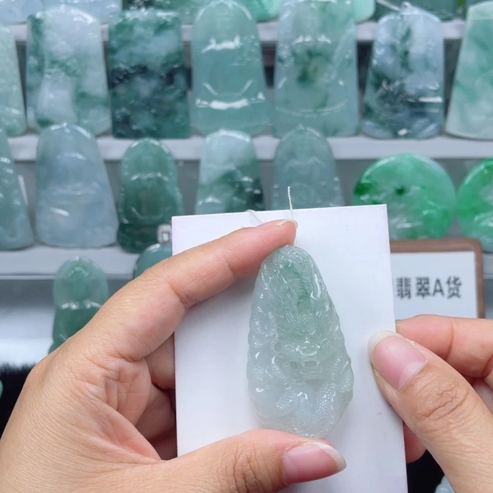 颈饰未镶嵌翡翠龙牌