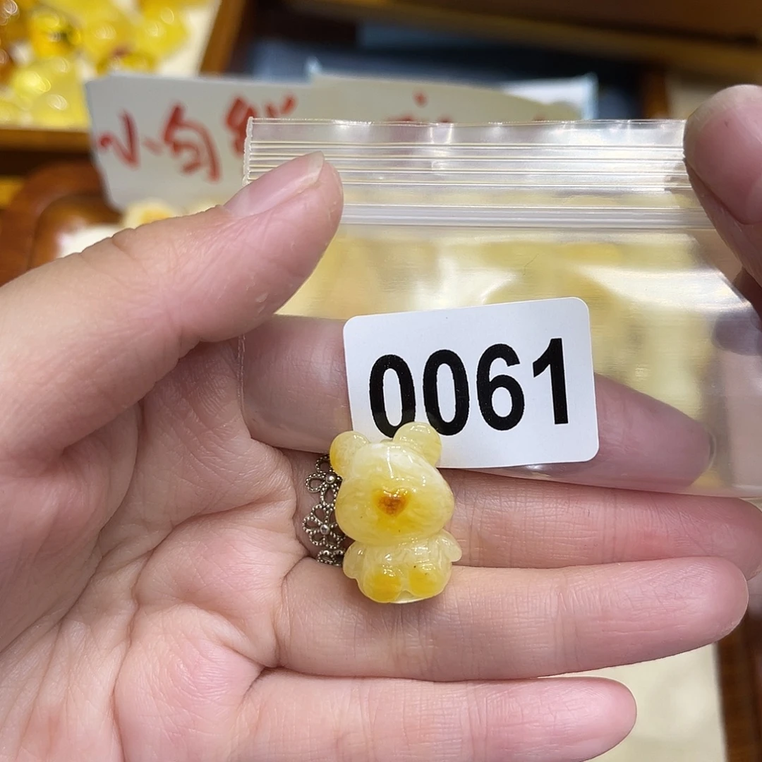 琥珀未镶嵌颈饰蜜蜡