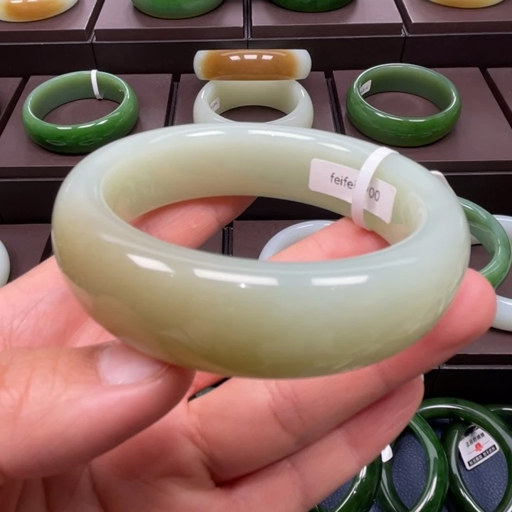 和田玉未镶嵌手镯