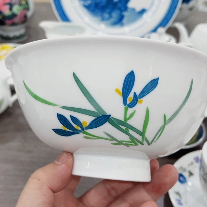 杯取****念釉下五彩的瓷器两个