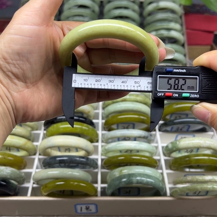 蛇纹石玉未镶嵌手镯35