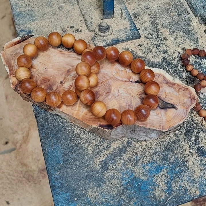 1.5红油太行崖柏工艺品