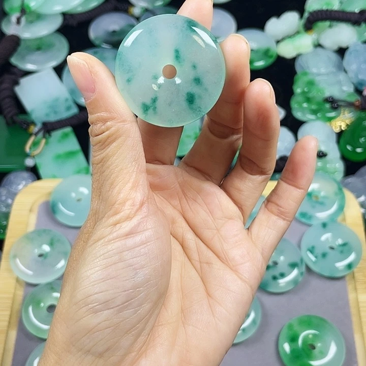 快***生翡翠未镶嵌颈饰吊坠