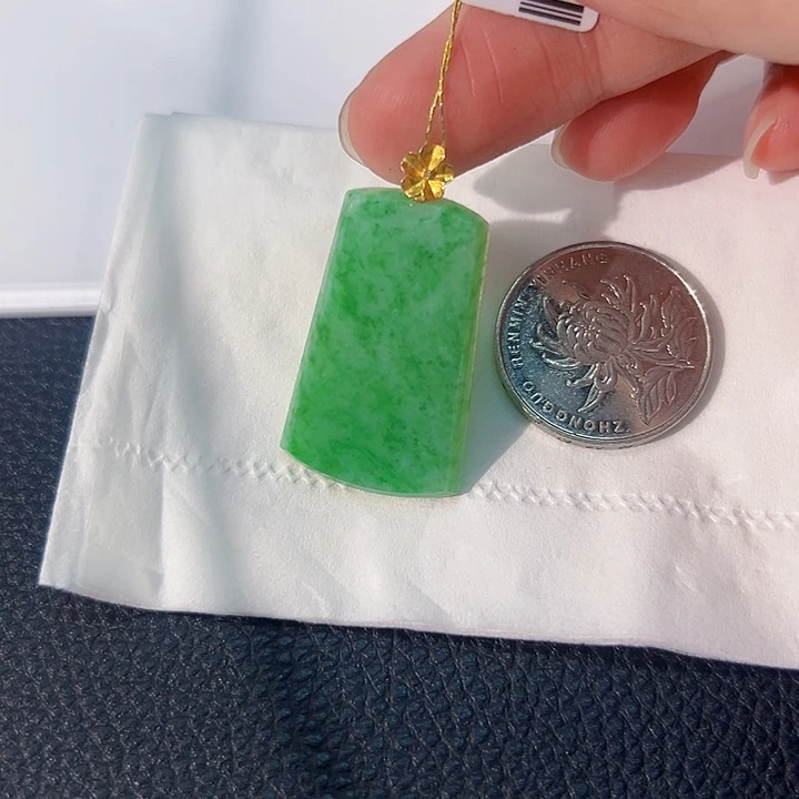 颈饰18K金镶嵌翡翠