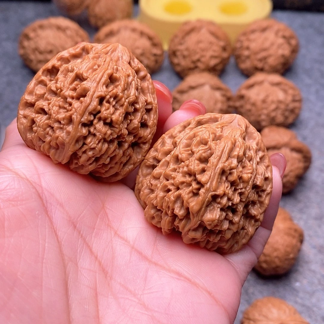 文玩核桃把件精品红皮南疆石40+全品