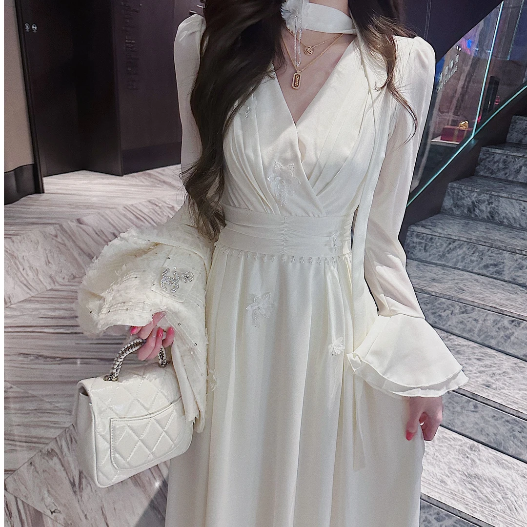 【南法千金】春季新款喇叭袖V领白色连衣裙XS40779