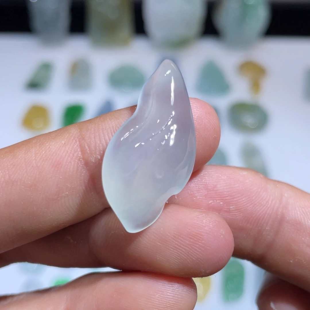 颈饰未镶嵌翡翠叶子