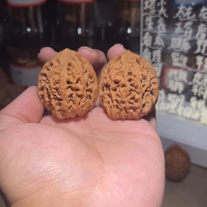 文玩核桃把件37.6野牛小精对