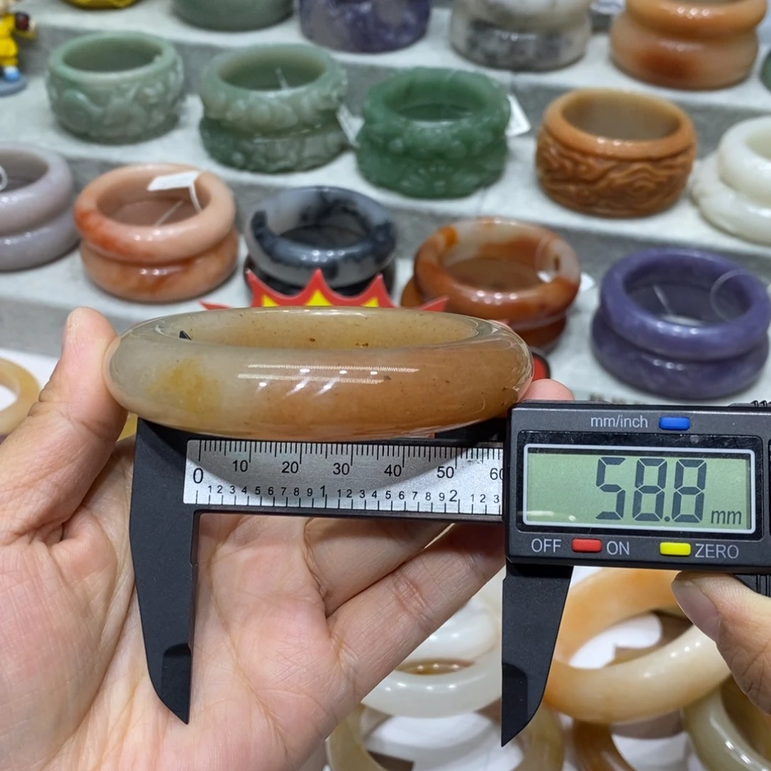 石英岩玉未镶嵌手镯