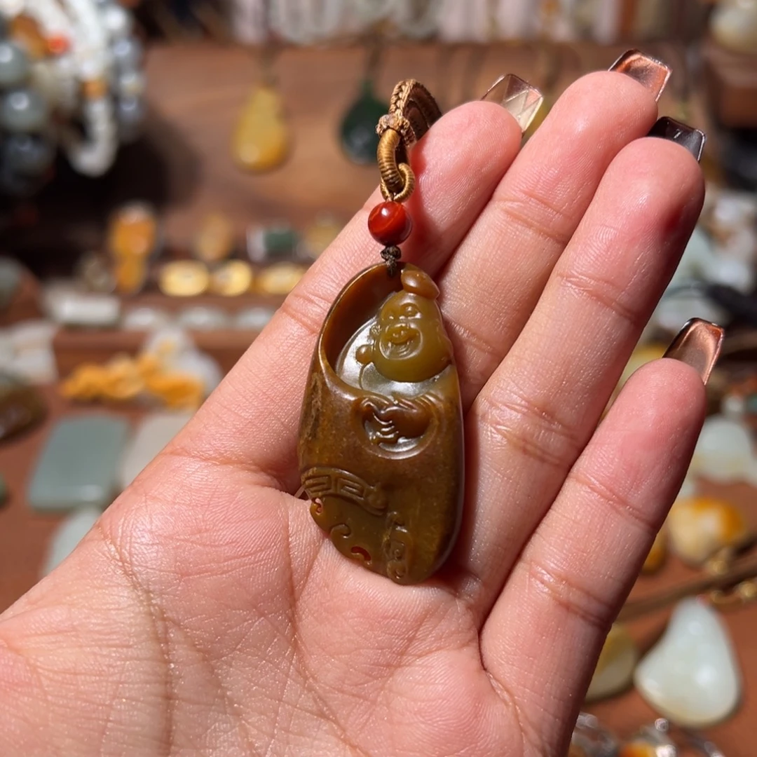 燕***子和田玉未镶嵌颈饰