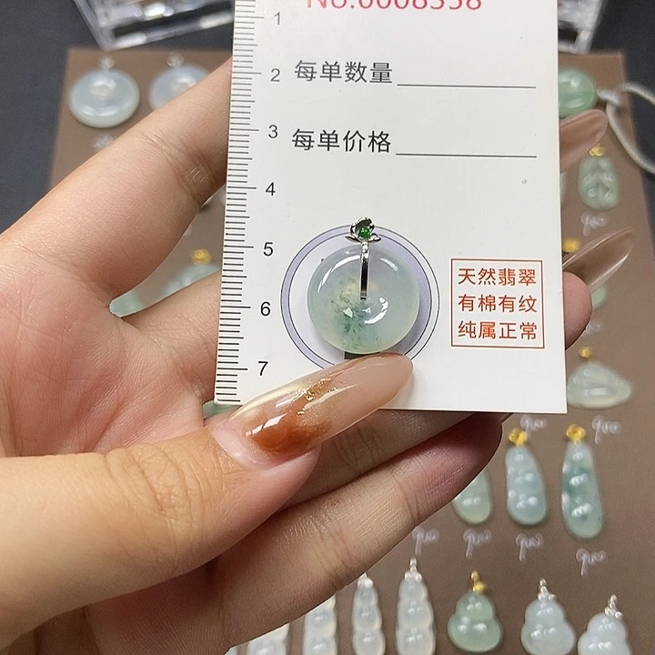 逍***鹿翡翠18K金镶嵌颈饰天然缅甸a货翡翠