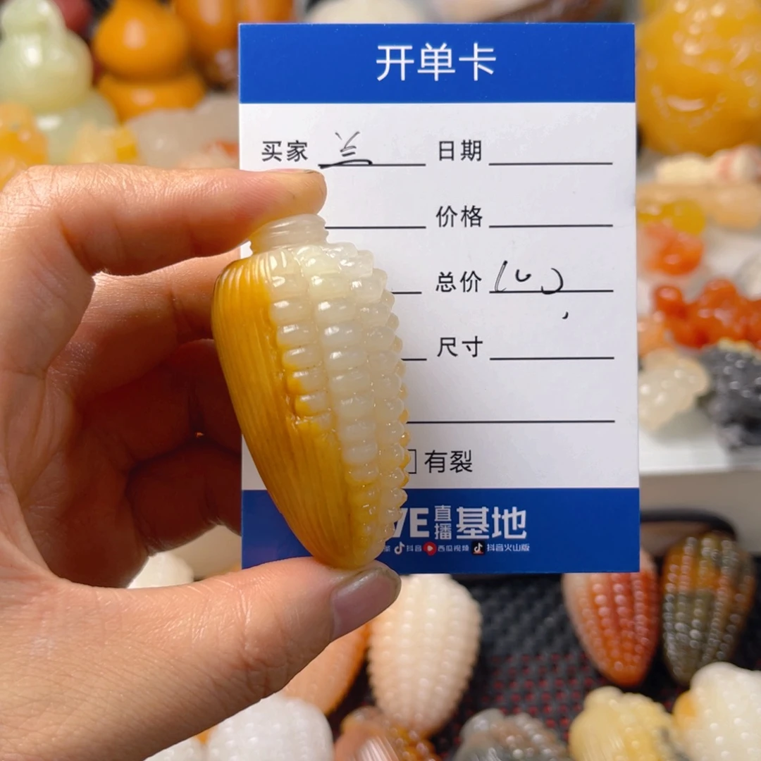 兰***石英质玉（金丝玉）未镶嵌颈饰