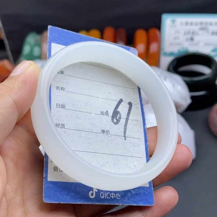 未镶嵌手镯石英质玉