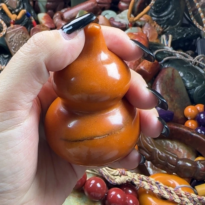 未镶嵌透闪石质玉珠宝奇石